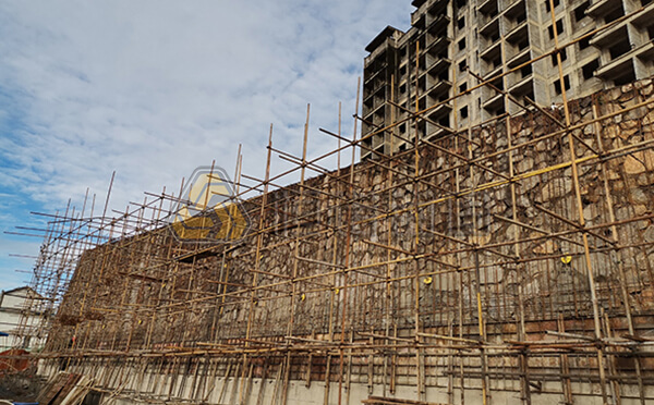 自鉆式錨桿土釘墻應(yīng)用案例 鉆進(jìn)后.jpg